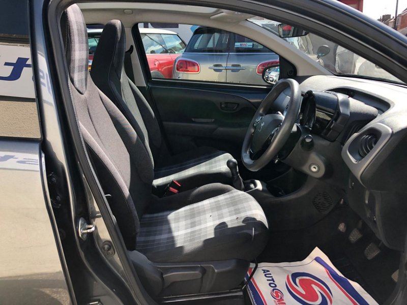 PEUGEOT 108
