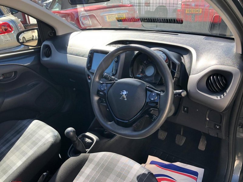 PEUGEOT 108