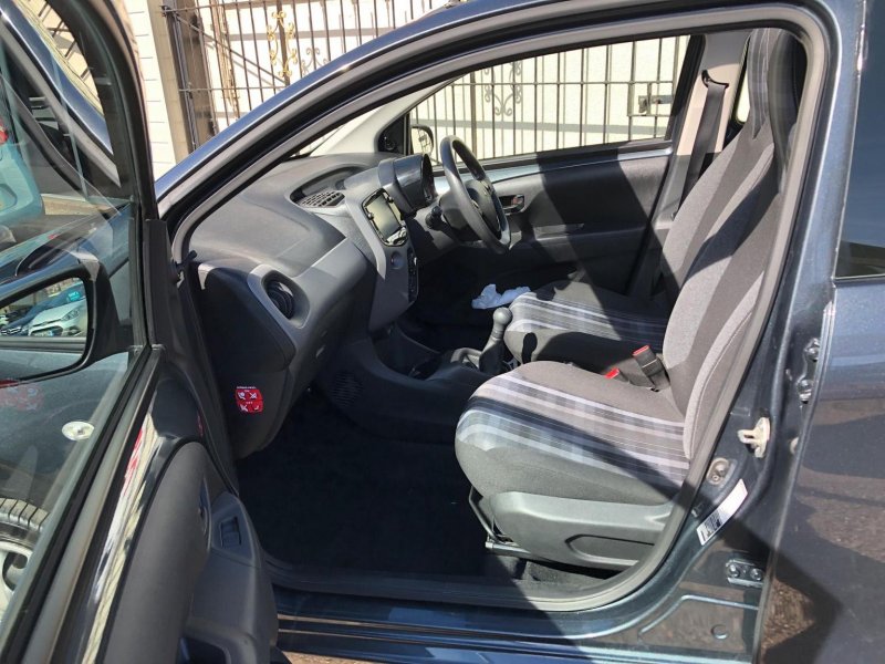 PEUGEOT 108