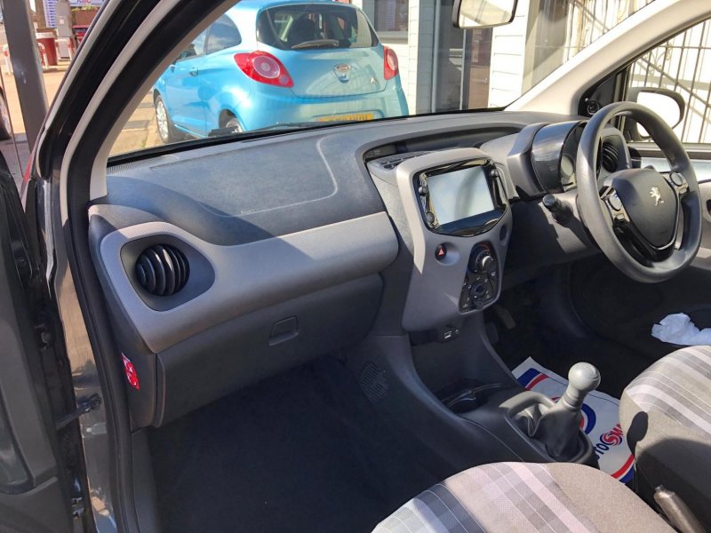 PEUGEOT 108