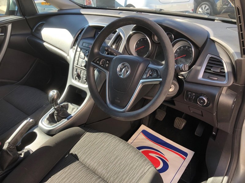 VAUXHALL ASTRA