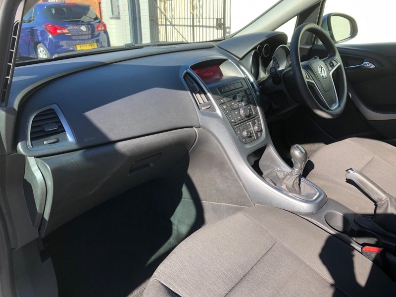 VAUXHALL ASTRA