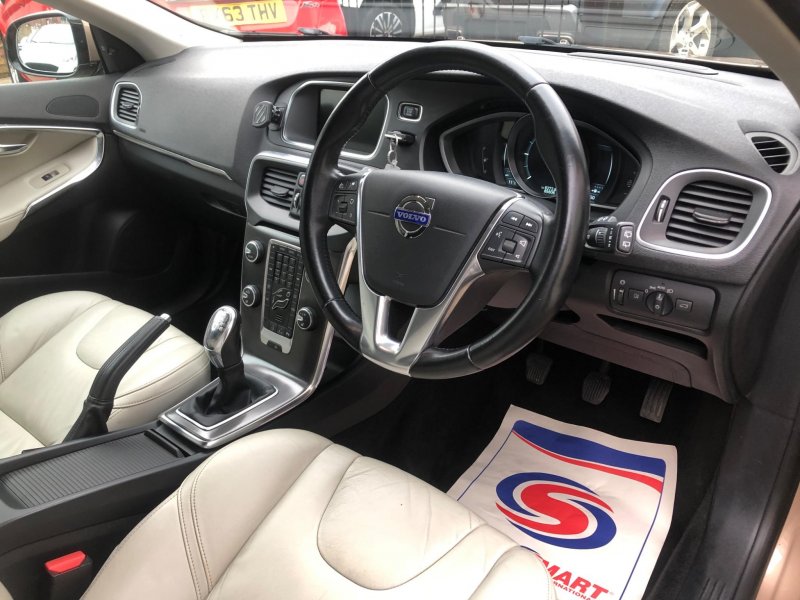 VOLVO V40