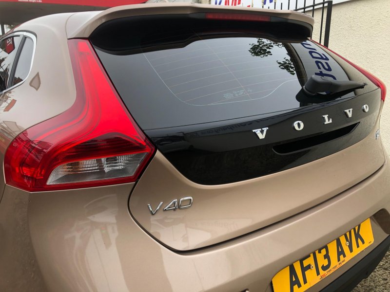 VOLVO V40