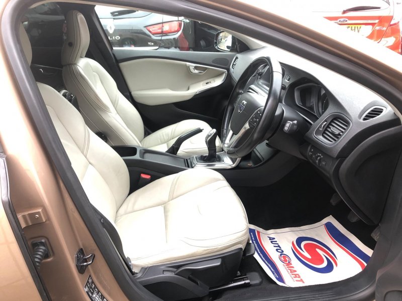 VOLVO V40