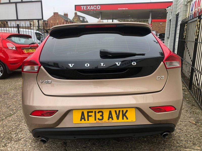 VOLVO V40