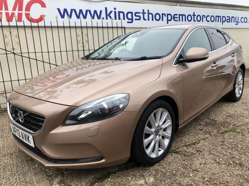VOLVO V40