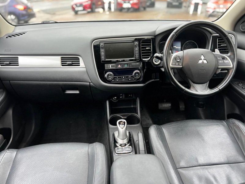 MITSUBISHI OUTLANDER