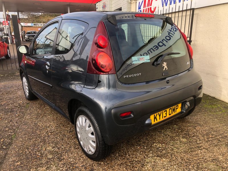 PEUGEOT 107