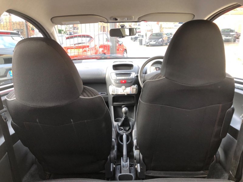PEUGEOT 107