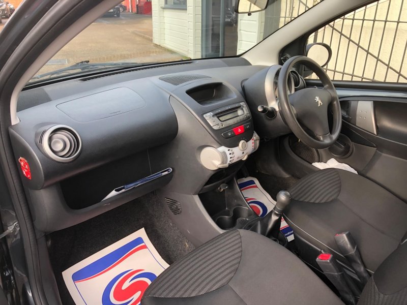 PEUGEOT 107