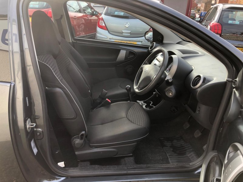 PEUGEOT 107
