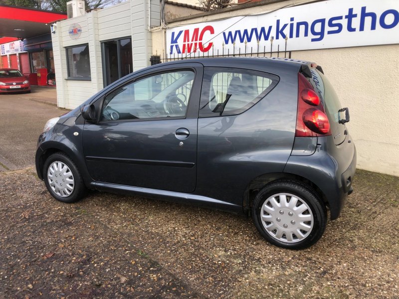 PEUGEOT 107