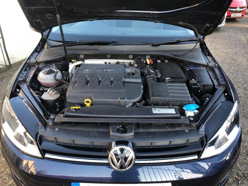 VOLKSWAGEN GOLF