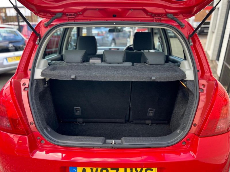 SUZUKI SWIFT