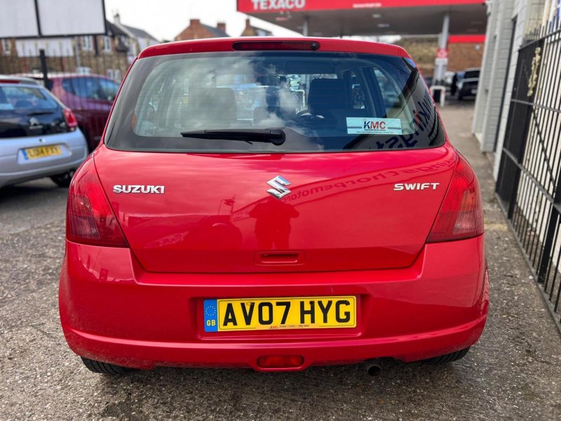 SUZUKI SWIFT