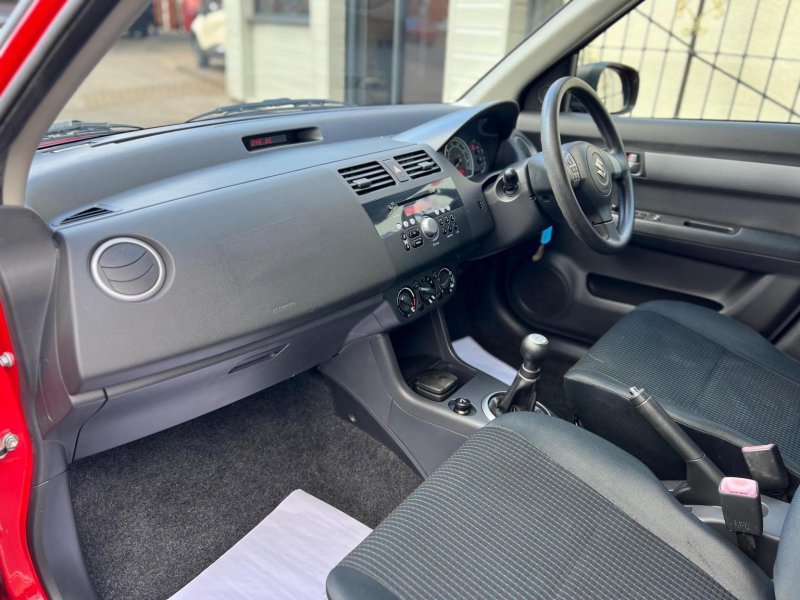 SUZUKI SWIFT