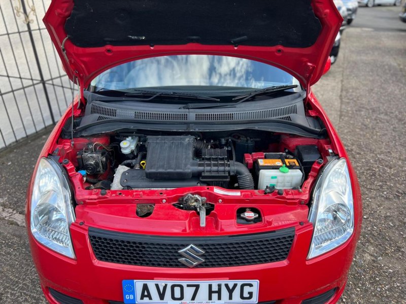 SUZUKI SWIFT