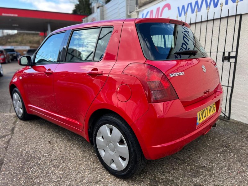 SUZUKI SWIFT