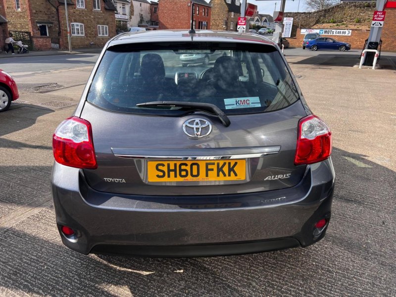 TOYOTA AURIS