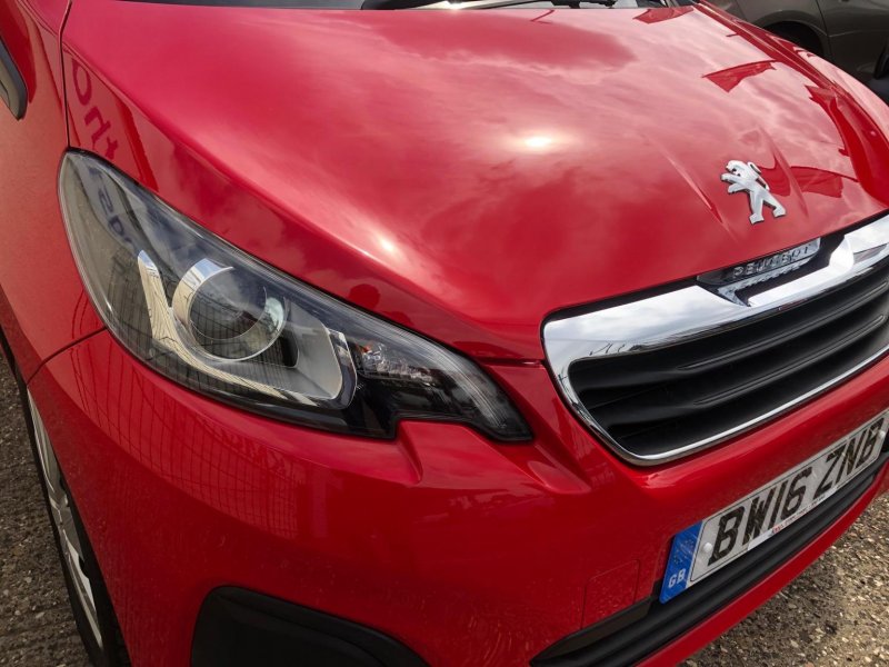 PEUGEOT 108