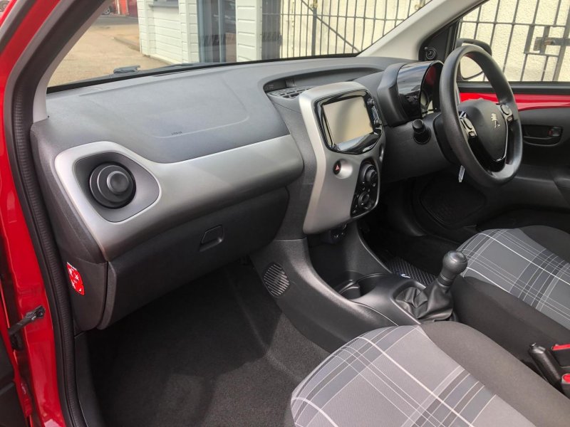 PEUGEOT 108