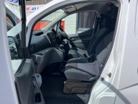NISSAN E-NV200