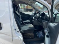 NISSAN E-NV200