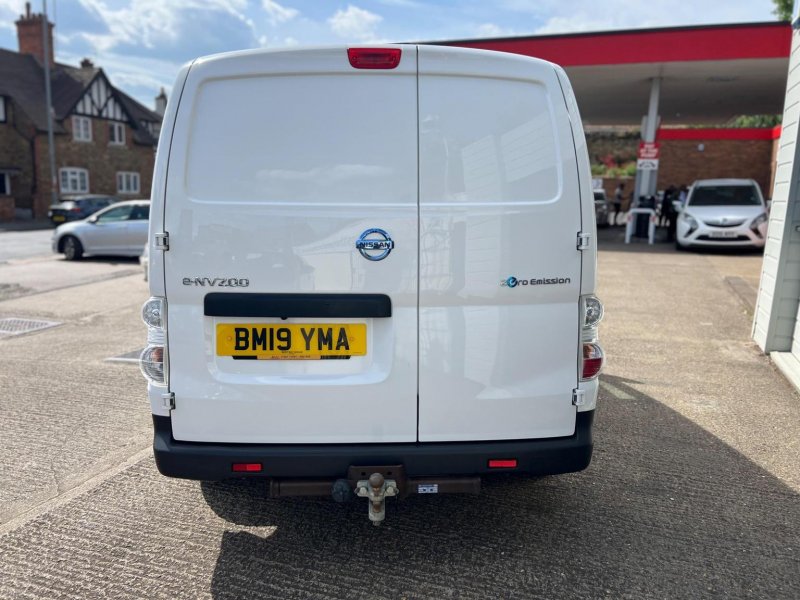 NISSAN E-NV200