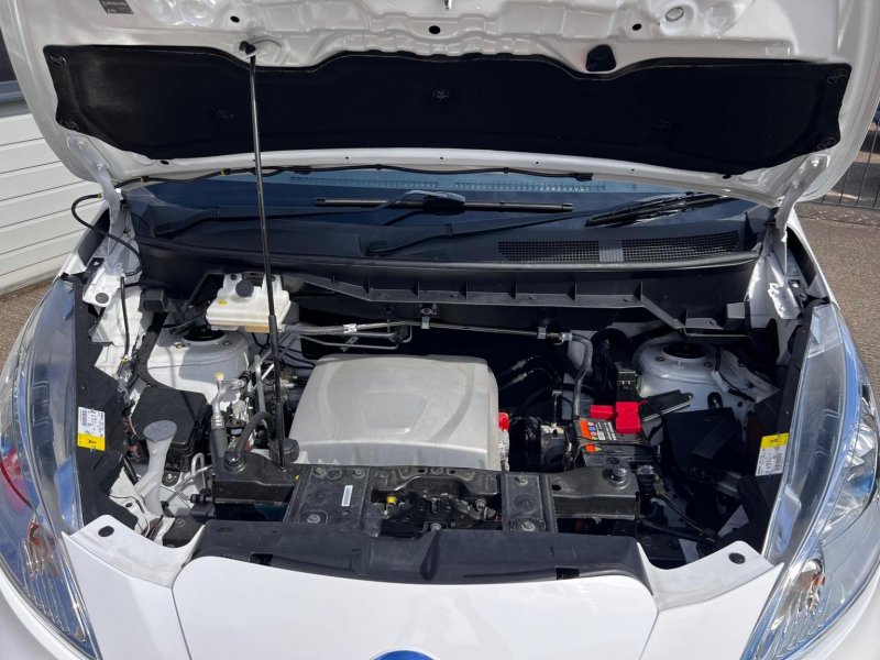 NISSAN E-NV200