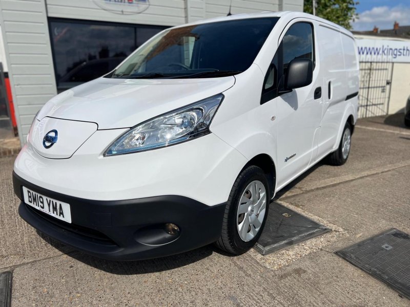 NISSAN E-NV200