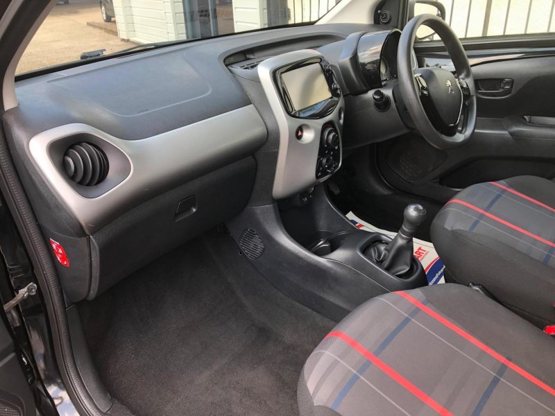 PEUGEOT 108
