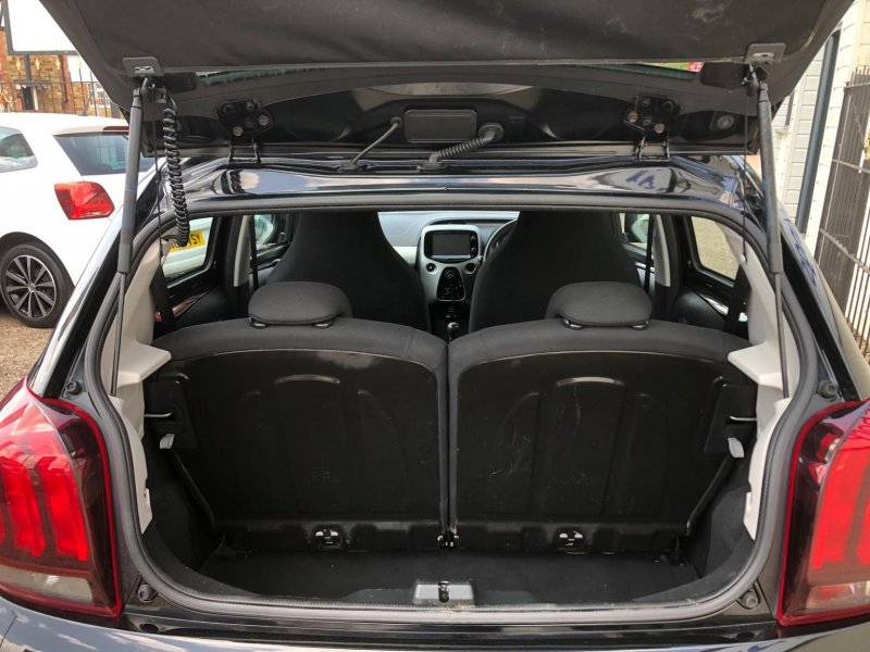 PEUGEOT 108