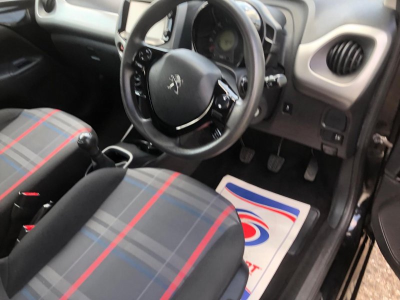 PEUGEOT 108
