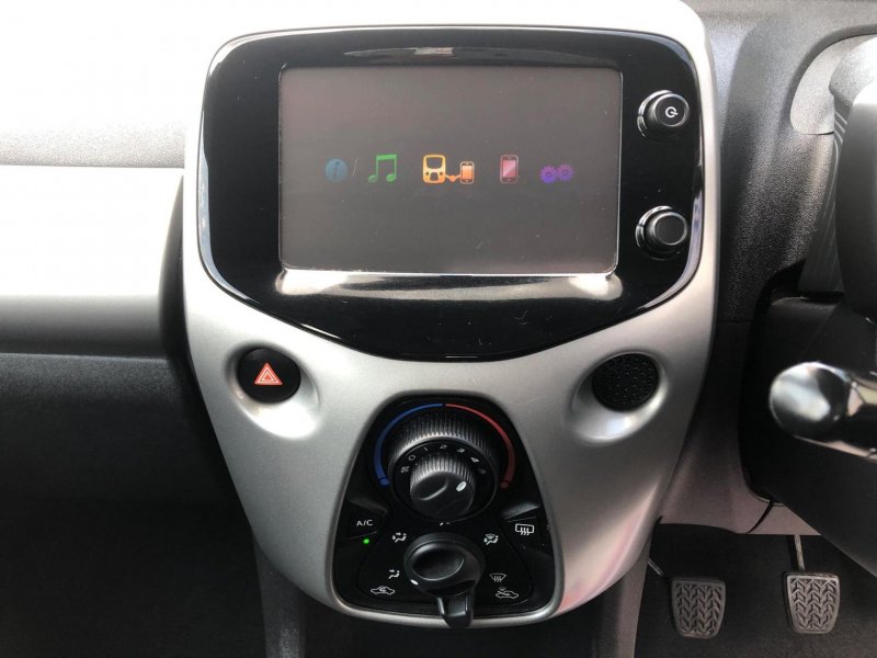 PEUGEOT 108