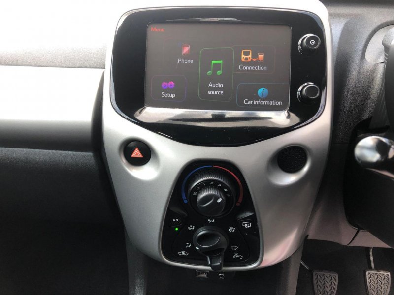 PEUGEOT 108